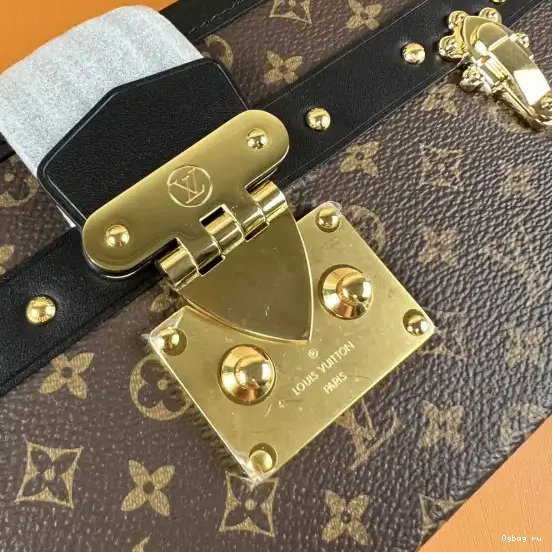 PETITE EAST WEST VUITTON MALLE LOUIS 0629